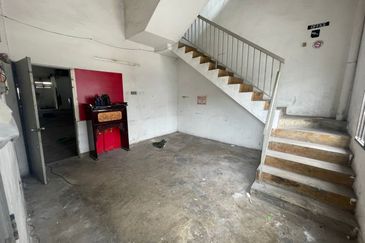 Menglembu factory - Only RM740K -Chandan Raya - 45 X 100 - FOR SALE 