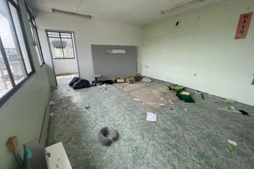 Menglembu factory - Only RM740K -Chandan Raya - 45 X 100 - FOR SALE 