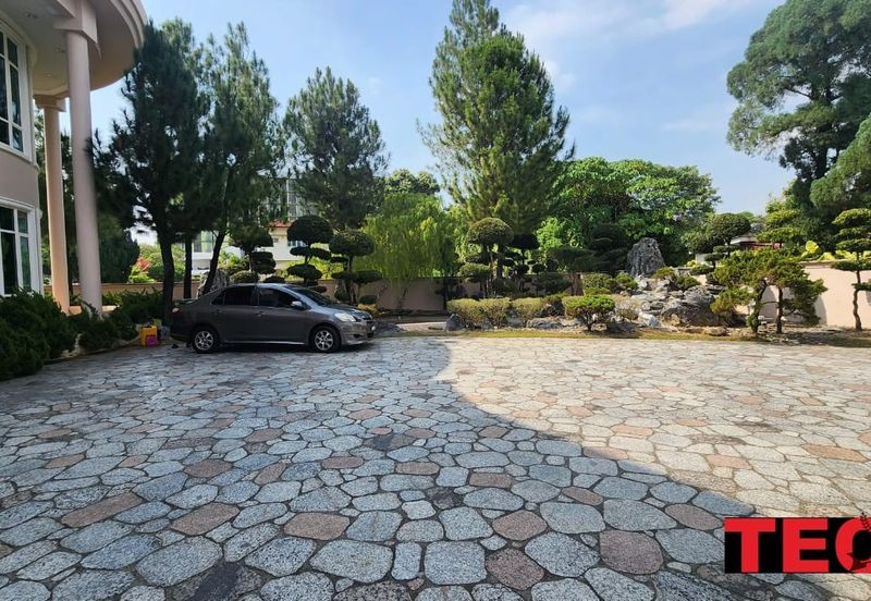 ### Luxury 2 STOREY BUNGALOW in KAMPAR ROAD *Bedrooms*: 8   *Bathrooms*: 8 - FOR SALE ***