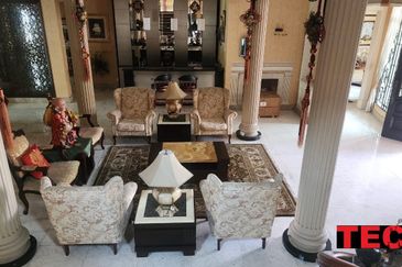 ### Luxury 2 STOREY BUNGALOW in KAMPAR ROAD *Bedrooms*: 8   *Bathrooms*: 8 - FOR SALE ***