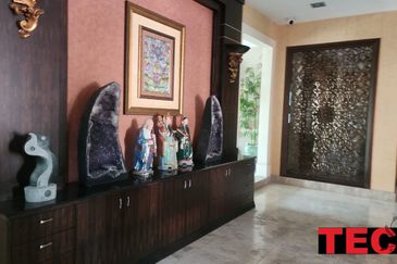 ### Luxury 2 STOREY BUNGALOW in KAMPAR ROAD *Bedrooms*: 8   *Bathrooms*: 8 - FOR SALE ***