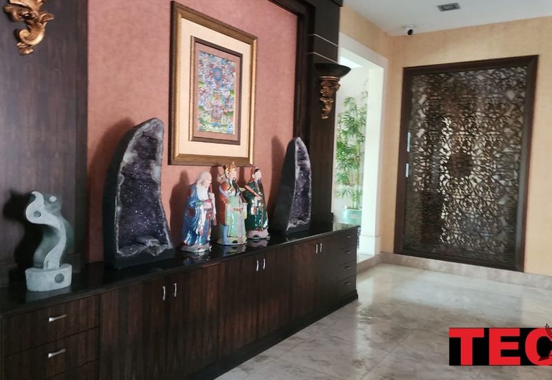 ### Luxury 2 STOREY BUNGALOW in KAMPAR ROAD *Bedrooms*: 8   *Bathrooms*: 8 - FOR SALE ***