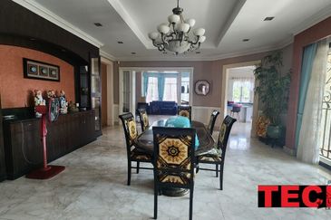 ### Luxury 2 STOREY BUNGALOW in KAMPAR ROAD *Bedrooms*: 8   *Bathrooms*: 8 - FOR SALE ***