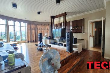 ### Luxury 2 STOREY BUNGALOW in KAMPAR ROAD *Bedrooms*: 8   *Bathrooms*: 8 - FOR SALE ***