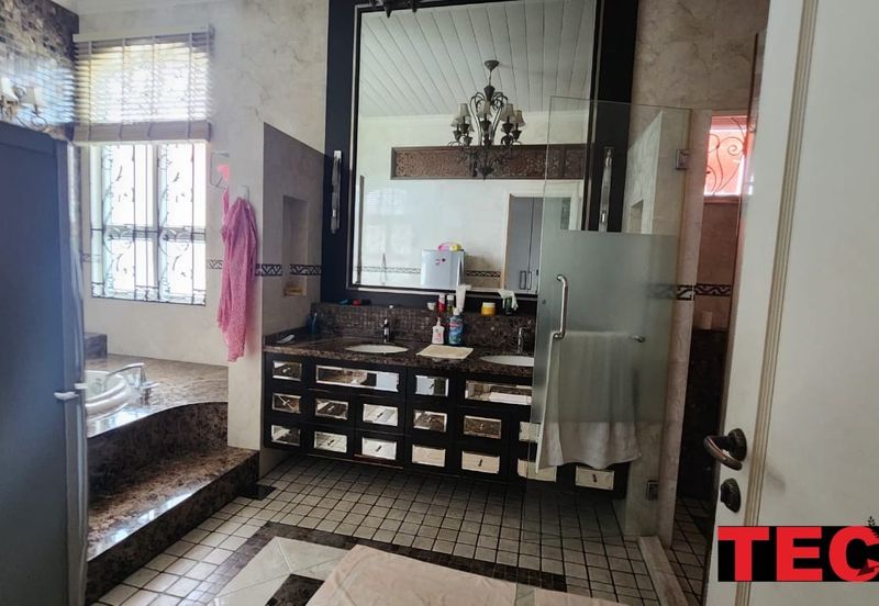 ### Luxury 2 STOREY BUNGALOW in KAMPAR ROAD *Bedrooms*: 8   *Bathrooms*: 8 - FOR SALE ***