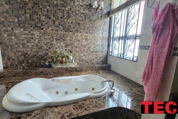 ### Luxury 2 STOREY BUNGALOW in KAMPAR ROAD *Bedrooms*: 8   *Bathrooms*: 8 - FOR SALE ***