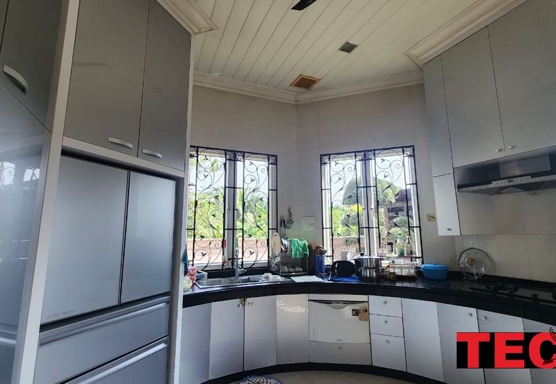 ### Luxury 2 STOREY BUNGALOW in KAMPAR ROAD *Bedrooms*: 8   *Bathrooms*: 8 - FOR SALE ***