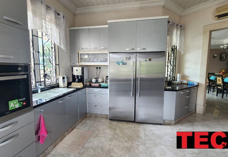 ### Luxury 2 STOREY BUNGALOW in KAMPAR ROAD *Bedrooms*: 8   *Bathrooms*: 8 - FOR SALE ***