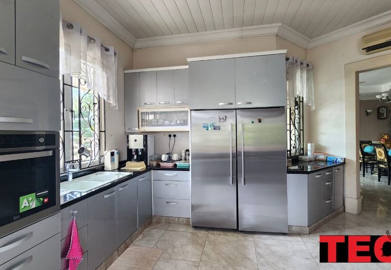 ### Luxury 2 STOREY BUNGALOW in KAMPAR ROAD *Bedrooms*: 8   *Bathrooms*: 8 - FOR SALE ***