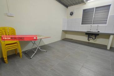  Double Storey House - Bercham Ror Rent