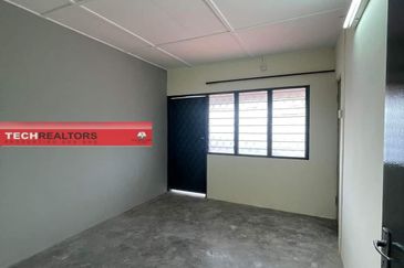  Double Storey House - Bercham Ror Rent