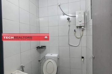  Double Storey House - Bercham Ror Rent