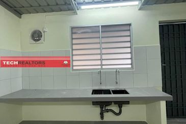  Double Storey House - Bercham Ror Rent