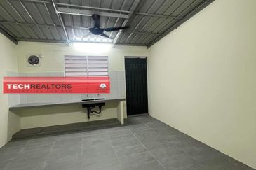  Double Storey House - Bercham Ror Rent