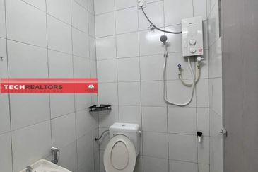  Double Storey House - Bercham Ror Rent