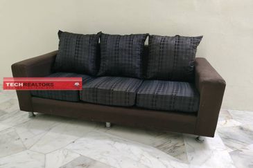  Double Storey House - Bercham Ror Rent