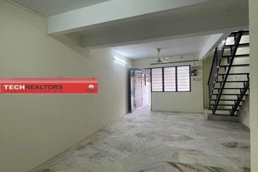  Double Storey House - Bercham Ror Rent