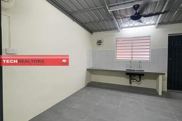  Double Storey House - Bercham Ror Rent