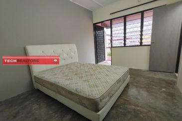  Double Storey House - Bercham Ror Rent