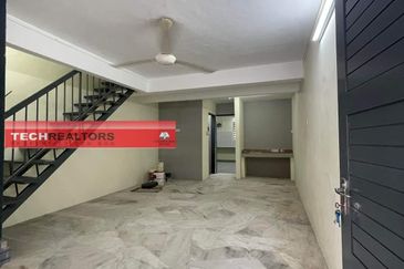  Double Storey House - Bercham Ror Rent