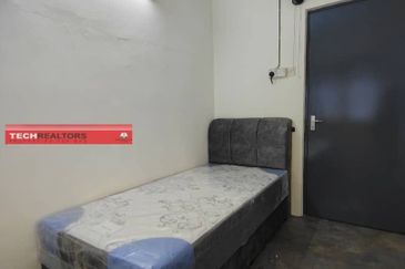  Double Storey House - Bercham Ror Rent