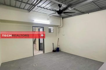  Double Storey House - Bercham Ror Rent