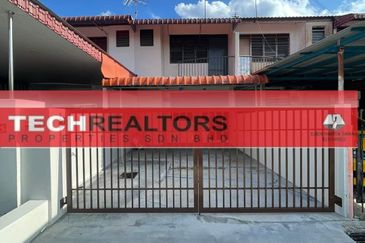  Double Storey House - Bercham Ror Rent