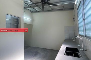 Double Storey House - Bercham For Rent