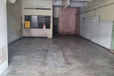 Menglembu--Double Storey shop lot for sales RM 427,000 in Taman Sri Intan