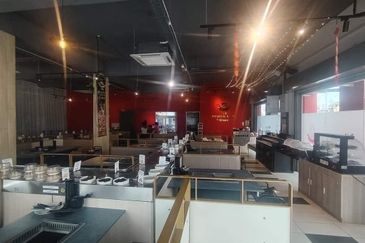 怡保街场旺区火锅店出頂