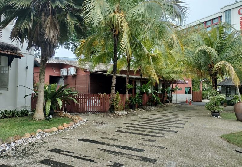 A beautifully landscaped bungalow café - business for sale