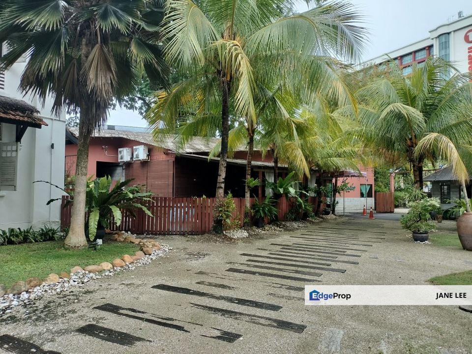 A beautifully landscaped bungalow café - business for sale, Perak, Ipoh