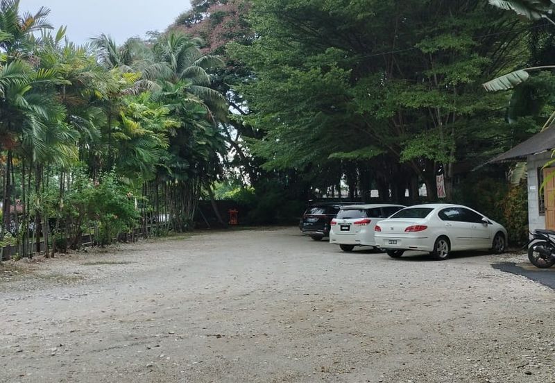 A beautifully landscaped bungalow café - business for sale