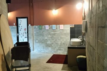 A beautifully landscaped bungalow café - business for sale