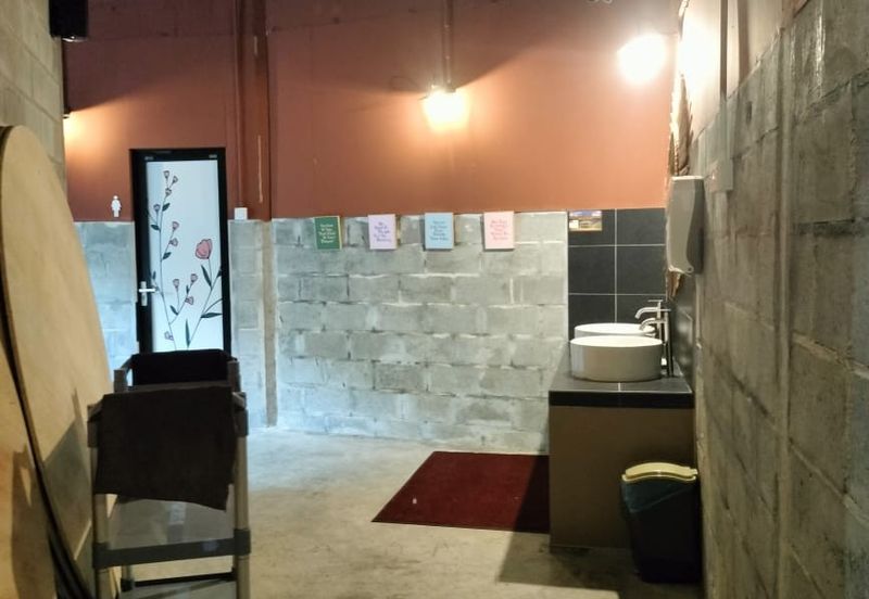 A beautifully landscaped bungalow café - business for sale