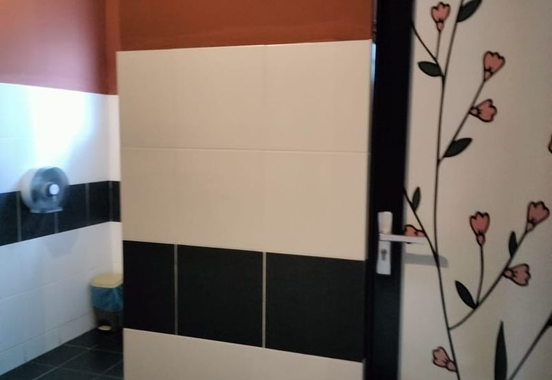 A beautifully landscaped bungalow café - business for sale