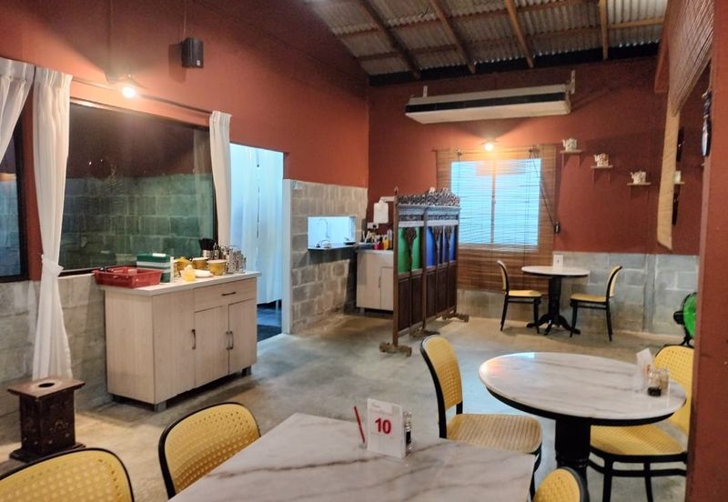 A beautifully landscaped bungalow café - business for sale