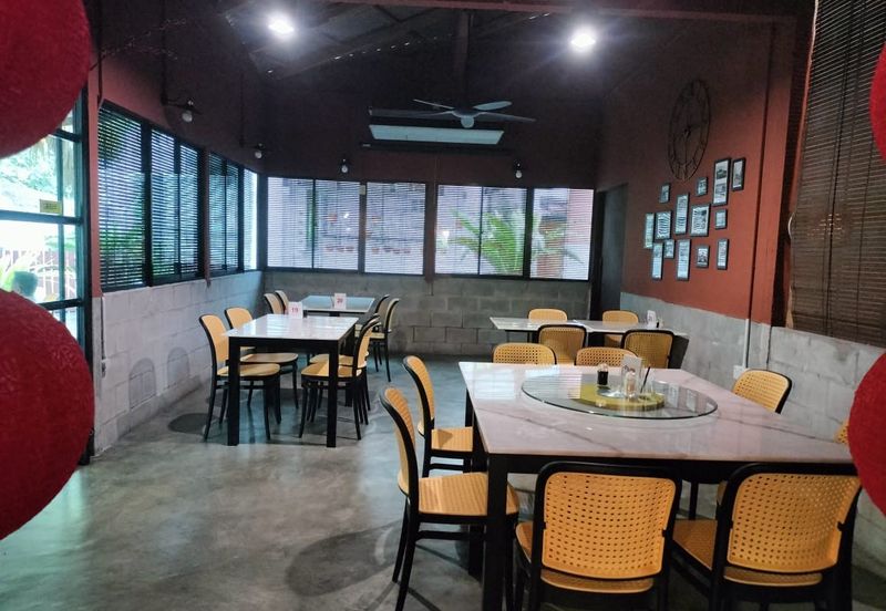 A beautifully landscaped bungalow café - business for sale