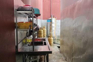 A beautifully landscaped bungalow café - business for sale