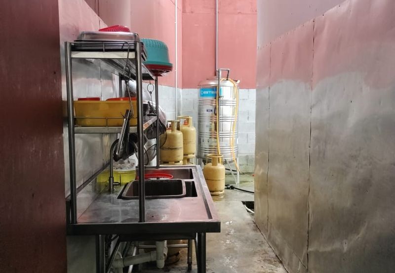 A beautifully landscaped bungalow café - business for sale