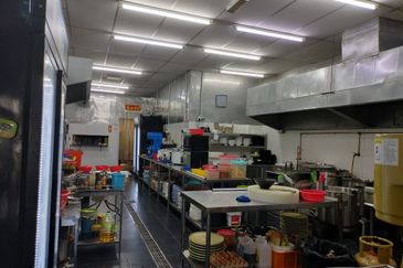 A beautifully landscaped bungalow café - business for sale