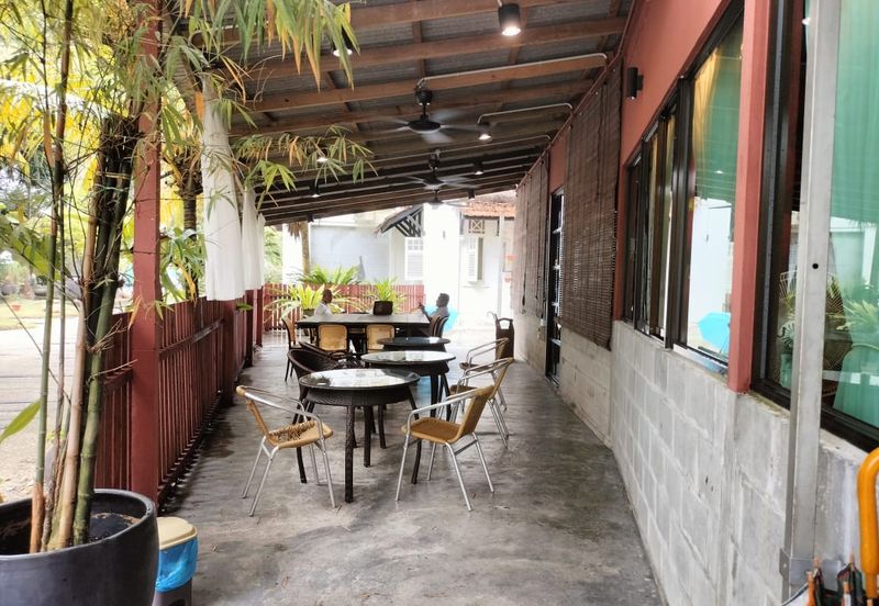 A beautifully landscaped bungalow café - business for sale