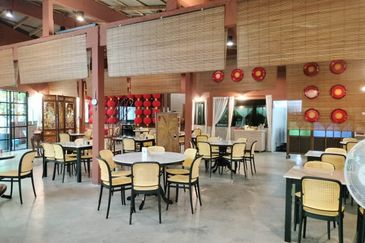 A beautifully landscaped bungalow café - business for sale