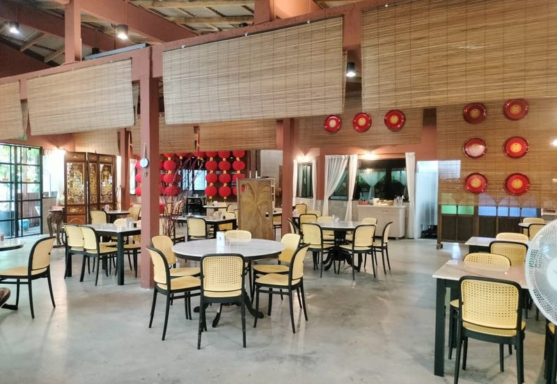 A beautifully landscaped bungalow café - business for sale