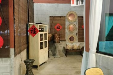 A beautifully landscaped bungalow café - business for sale