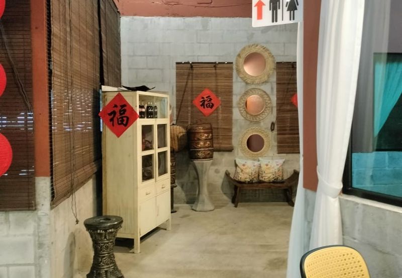 A beautifully landscaped bungalow café - business for sale