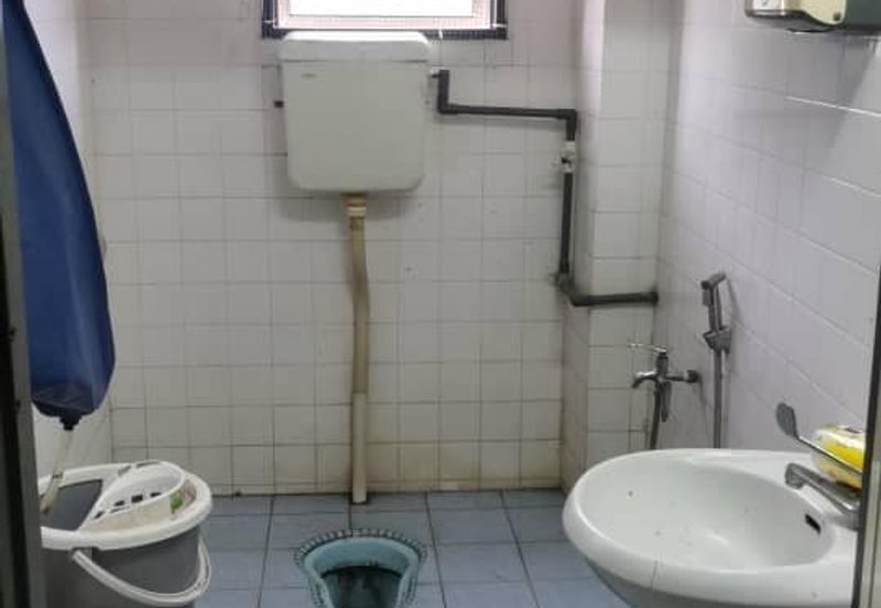 2 Storey Detached Factory or Warehouse For Rent