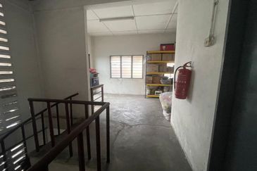 Pengkalan 3 units linked 1.5 Semi-D Factory For Sale 3間连工廠出售