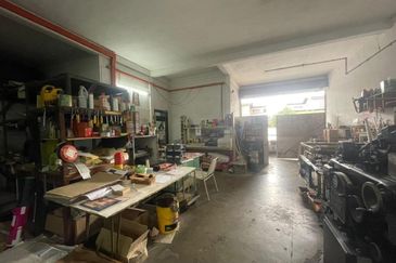 Pengkalan 3 units linked 1.5 Semi-D Factory For Sale 3間连工廠出售