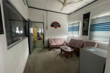 Pengkalan 3 units linked 1.5 Semi-D Factory For Sale 3間连工廠出售